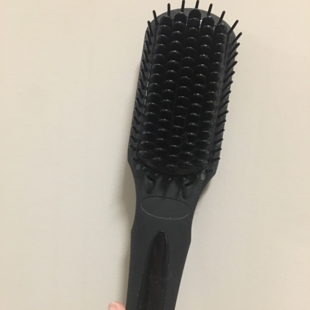 Amika straightening brush